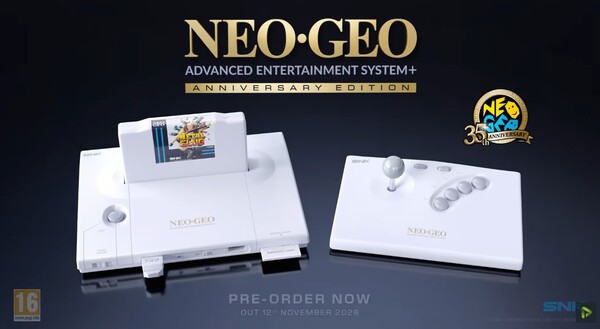 A NeoGeo AES+ Anniversary Edition fehér színű, és egy vezeték nélküli Arcade Stick-et tartalmaz.