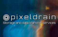 A weboldal logója egy művész által készített űrfelvétellel körülvéve (Kép forrása: PixelDrain - szerkesztve)