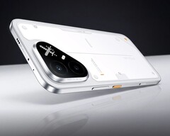 A Pova 8 Pro „arc white” színváltozatban