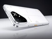 A Pova 8 Pro „arc white” színváltozatban