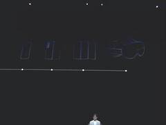 A Samsung röviden bemutatta útitervét, amely szerint egy háromszoros telefon volt a készülőben. (A kép forrása: Samsung YouTube, Official Replay Unpacked 2025, szerkesztett képernyőkép)