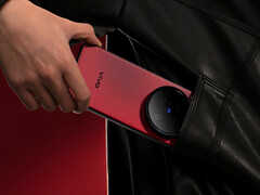 A Vivo X200 Ultra hátlapját a hármas kameraház uralja. (Kép forrása: Vivo)