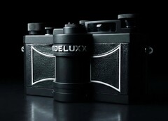 A WideluxX F10 szokatlan kialakítású, mozgó objektívvel rendelkezik.