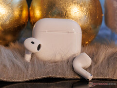 Az AirPods 4 ugyanazzal a Apple H2 chipkészlettel rendelkezik, mint az AirPods Pro 3, korábbi képen. (Kép forrása: Notebookcheck)