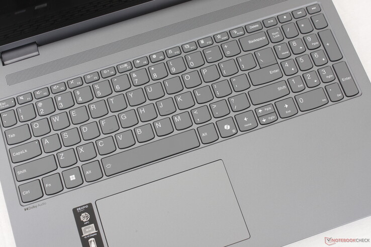 A billentyűzet visszajelzésében vagy tapintásában nincs jelentős változás más IdeaPad modellekhez képest. 12 x 7,5 cm-es kattintópad mérete