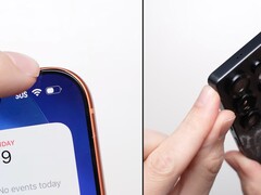 iPhone 17 Pro Max (balra) és Galaxy S25 Ultra (jobbra) 1 méteres esésteszt után. (Kép forrása: PhoneBuff a YouTube-on, képernyőkép)