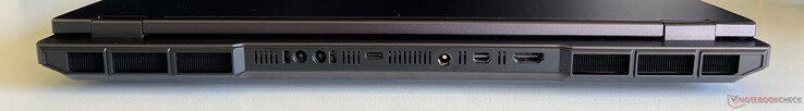 Hátul: csatlakozó az Oasis vízhűtéshez, USB-C 4.0 Thunderbolt 4 (40 GBit/s, DisplayPort ALT Mode 2.1, 140 wattos Power Delivery), tápegység, Mini DisplayPort 2.1, HDMI 2.1