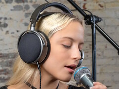 Az Audeze LCD-S20 zárt hátú, sík fejhallgató pontos hangvisszaadással és erőteljes basszusokkal rendelkezik stúdióhasználatra. (Kép forrása: Audeze)