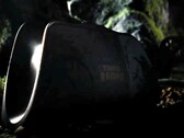 A sötétített képen az 8BitDo Pro 3 Tomb Raider kiadás töltőállványa látható.