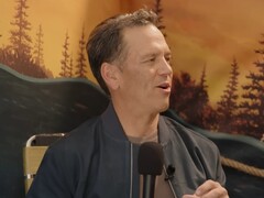 Phil Spencer az interjúban látható