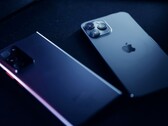 Az eladott okostelefonok csaknem fele az Apple-től vagy a Samsungtól származik.