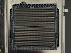 Az AMD AM5 foglalat, amely mutatja a tűk elrendezését és sűrűségét. (Kép forrása: Wikipedia)