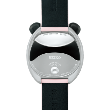 A Seiko power design project panda kronográfja rózsaszínben