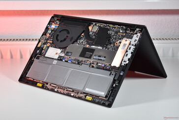 Lenovo ThinkPad P14s Gen 6 AMD: belső részek