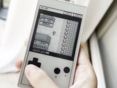 A Paper Boy S3 egy E Ink érintőképernyőn emulálja a Game Boy-játékokat.