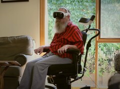 Az egyik páciens a Synchron BCI-t a Apple Vision Pro-val együtt teszteli. (Kép forrása: Synchron YT)