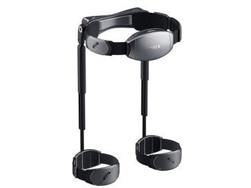 A Vigx π6 exoskeletont úgy tervezték, hogy viseléshez kibontva a viselő súlypontja közelében adja le az energiát, így csökkentve a kilengést és a csavarodást. (Nézet hátulról) (Kép forrása: Vigx)