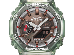Közelkép a Casio GA-2100CC-3A számlapjáról.