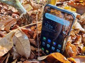 Az Oukitel WP60 7,2 hüvelykes képernyőjével nagyobb, mint szinte bármely más telefon, mégis nagyon hosszú akkumulátor-üzemidővel rendelkezik.