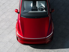 Az új 2026-os Model Y Ultra Red színben (Kép forrása: Tesla)