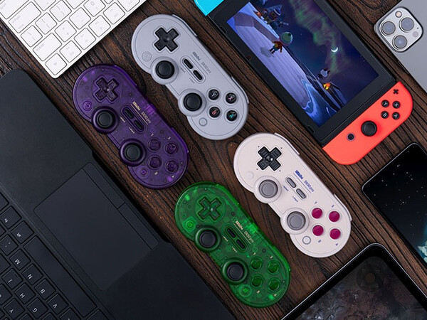A 8BitDo SN30 Pro Bluetooth-vezérlő négy színben kapható, amelyek közül kettő áttetsző kialakítású. (Kép forrása: 8BitDo)