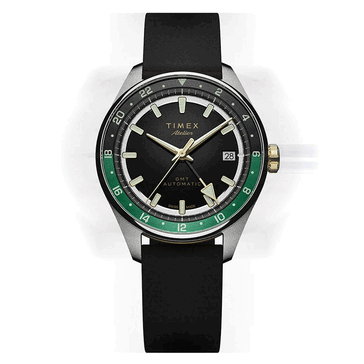 Timex Atelier GMT Première M1a fekete számlappal, zöld 24 órás GMT-gyűrűvel és fekete NBR gumiszíjjal.