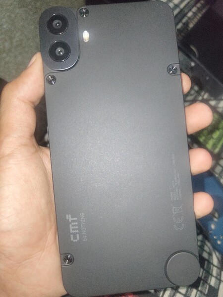 És a referencia, itt egy nagyon hasonló fotó a CMF Phone 1 (Kép forrása: MeanJuggernaut7985 via Reddit)