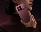 A K100 Pro ára 548 dollártól kezdődik. A képen: a telefon piros színváltozata.