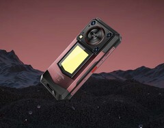 Az Oukitel WP56 robusztus okostelefon egy 16 000 mAh-s akkumulátorral büszkélkedhet a hosszú üzemidő érdekében. (Kép forrása: Oukitel)