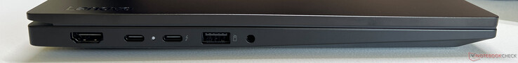 Balra: HDMI 2.0, USB-C 3.2 Gen 2 (20 GBit/s, DisplayPort 1.4, Power Delivery 3.1), USB-C 4.0 Thunderbolt 4 (40 GBit/s, DisplayPort 2.1a, Power Delivery 3.1), USB-A 3.2 Gen 1 (5 GBit/s, tápellátás), 3,5 mm-es hangforrás