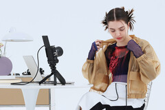 A Canon bemutatja az EOS R50 V tükör nélküli fényképezőgépet, amelyet arra terveztek, hogy a közösségi média alkotói könnyedén tudjanak livestreamelni és kiváló minőségű frissítéseket posztolni. (Kép forrása: Canon)