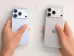 Az Apple iPhone 18 Pro (balra) és az iPhone 18 Pro Max (jobbra) súlya rendre 211 g és 249 g.