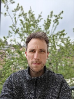 Szelfi a OnePlus 15T elülső kamerájával