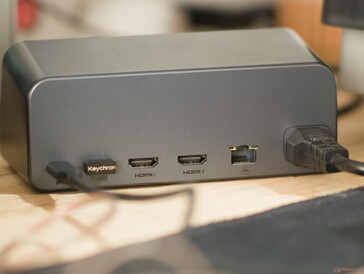 A MOKiN 13 az 1-ben USB-C dokkolóállomás hátsó portjai csatlakoztatva