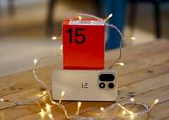 A OnePlus 15 nagy akkumulátorral érkezik. Teszteltük, hogy lássuk, milyen hosszú az akkumulátor élettartama valójában. (Kép forrása: Notebookcheck)