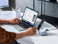 Megérkezett az Ugreen új MagFlow 3 az 1-ben mágneses vezeték nélküli töltője (a képen). (Kép forrása: Ugreen)