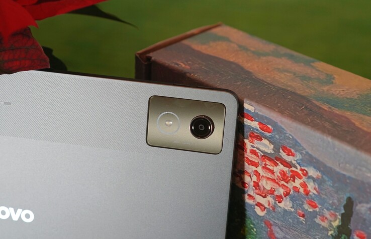 A Lenovo Idea Tab Pro táblagép hátsó 13 MP-es kamerája jó fényviszonyok között is jól működik.
