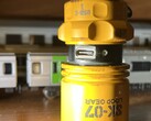 Az EDC zseblámpa USB-csatlakozója védelem céljából lefedhető