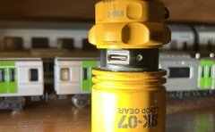 Az EDC zseblámpa USB-csatlakozója védelem céljából lefedhető