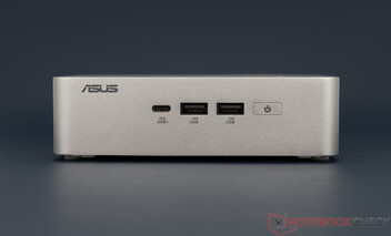 Asus NUC 15 Pro+ - Csatlakozások az előlapon