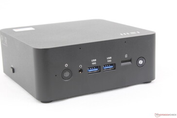 Elöl: USB-A (10 Gbps), MicroSD-olvasó, CoPilot gomb, ujjlenyomatos bekapcsológomb, 3,5 mm-es fejhallgató, 2x USB-A (10 Gbps)
