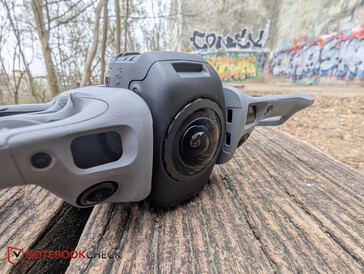 Egylencsés üzemmód - kamera előrefelé néz