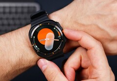 A Samsung Galaxy Watch a jövőben egyes funkciókat fizetős fal mögé zárhat. (Kép forrása: Daniel Romero)