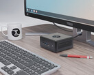 A Nano Pro Gen 14 ára 840 euróról indul. A képen: a mini PC monitor, billentyűzet, teáscsésze és toll mellett. (Kép forrása: Tuxedo)