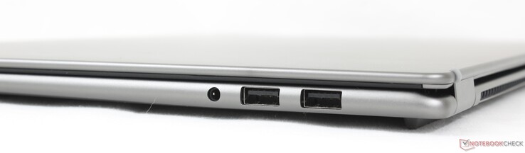 Jobbra: 3,5 mm-es fejhallgató, 2x USB-A 3.2 Gen. 1