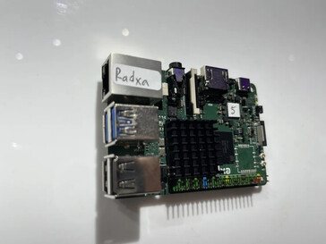USB és Ethernet is rendelkezésre áll (Kép forrása: Andreas Sebayang)