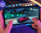 2026-tól az ARM GPU-k NPU-osztályú gyorsítókkal lesznek ellátva az NSS működtetéséhez. A képen: egy mobiljátékot futtató telefon. (Kép forrása: ARM)