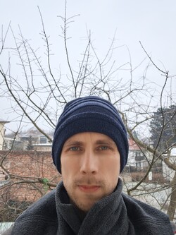 Szelfi az 50 MPix-es elülső kamerával, autofókusszal 