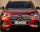 Az új Mercedes GLA 800 voltos technológiával felszerelt elektromos járműként kerül forgalomba, de a 400 voltos gyorstöltő állomásokon történő töltéshez opcionális egyenáramú feszültségnövelőre van szükség.