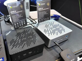 Az ER936-AI és az ER937-AI az 1000 és 1200 dollár közötti tartományban lesz elérhető. A képen: a két mini PC a Computex 2025 kiállításon. (Kép forrása: Team Pandory)
